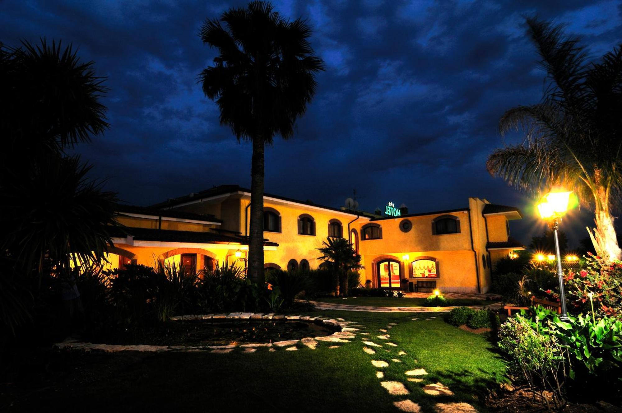 La Locanda Del Cavaliere Borgo Montello Exteriör bild
