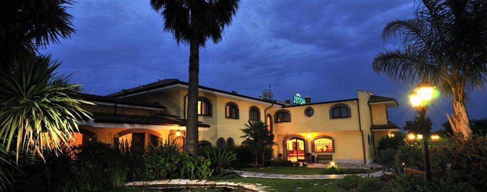 La Locanda Del Cavaliere Borgo Montello Exteriör bild