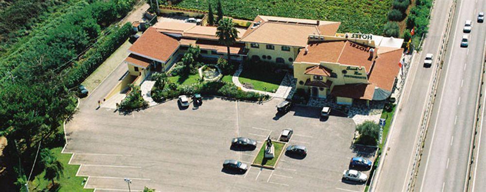 La Locanda Del Cavaliere Borgo Montello Exteriör bild