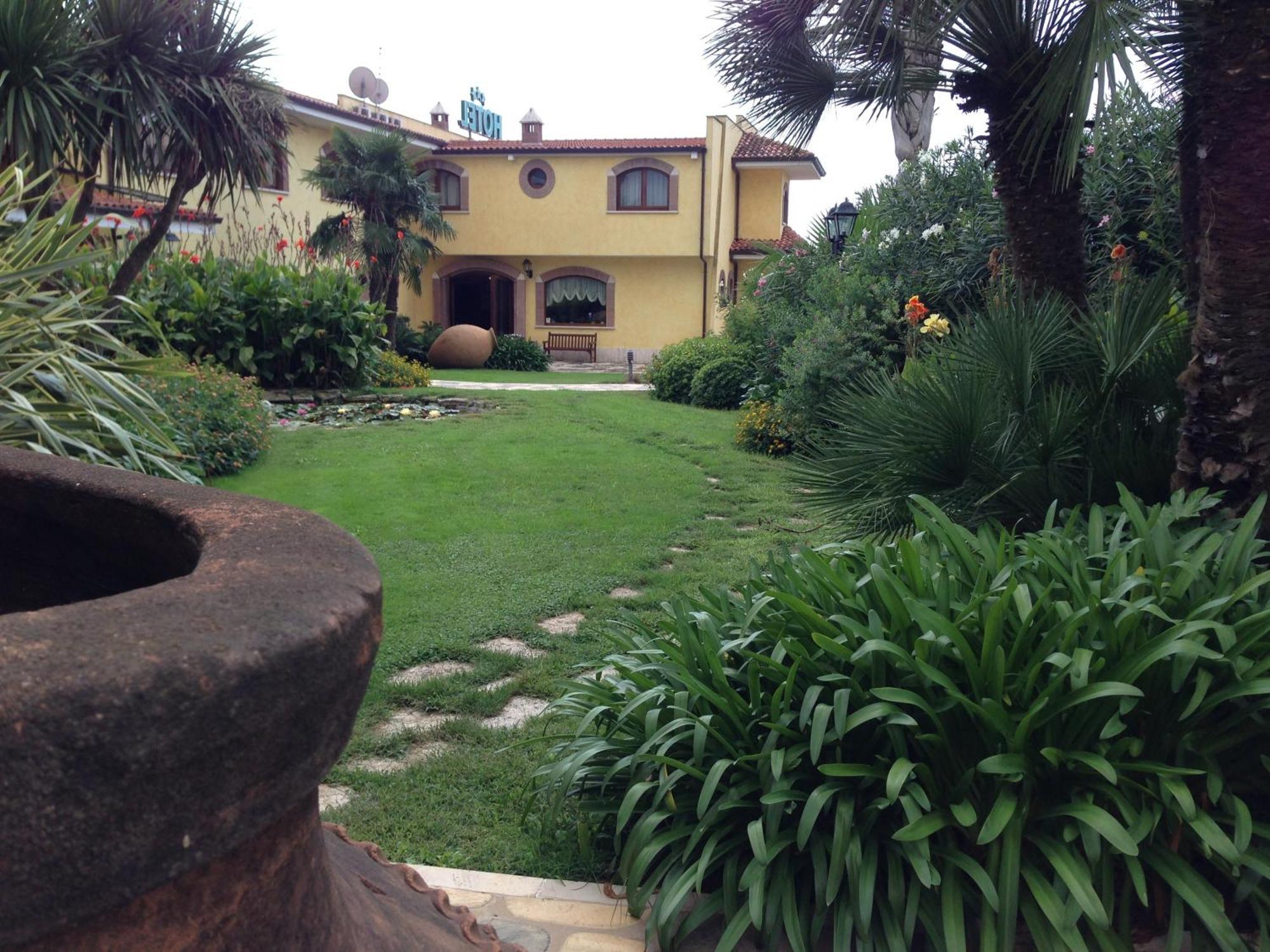 La Locanda Del Cavaliere Borgo Montello Exteriör bild
