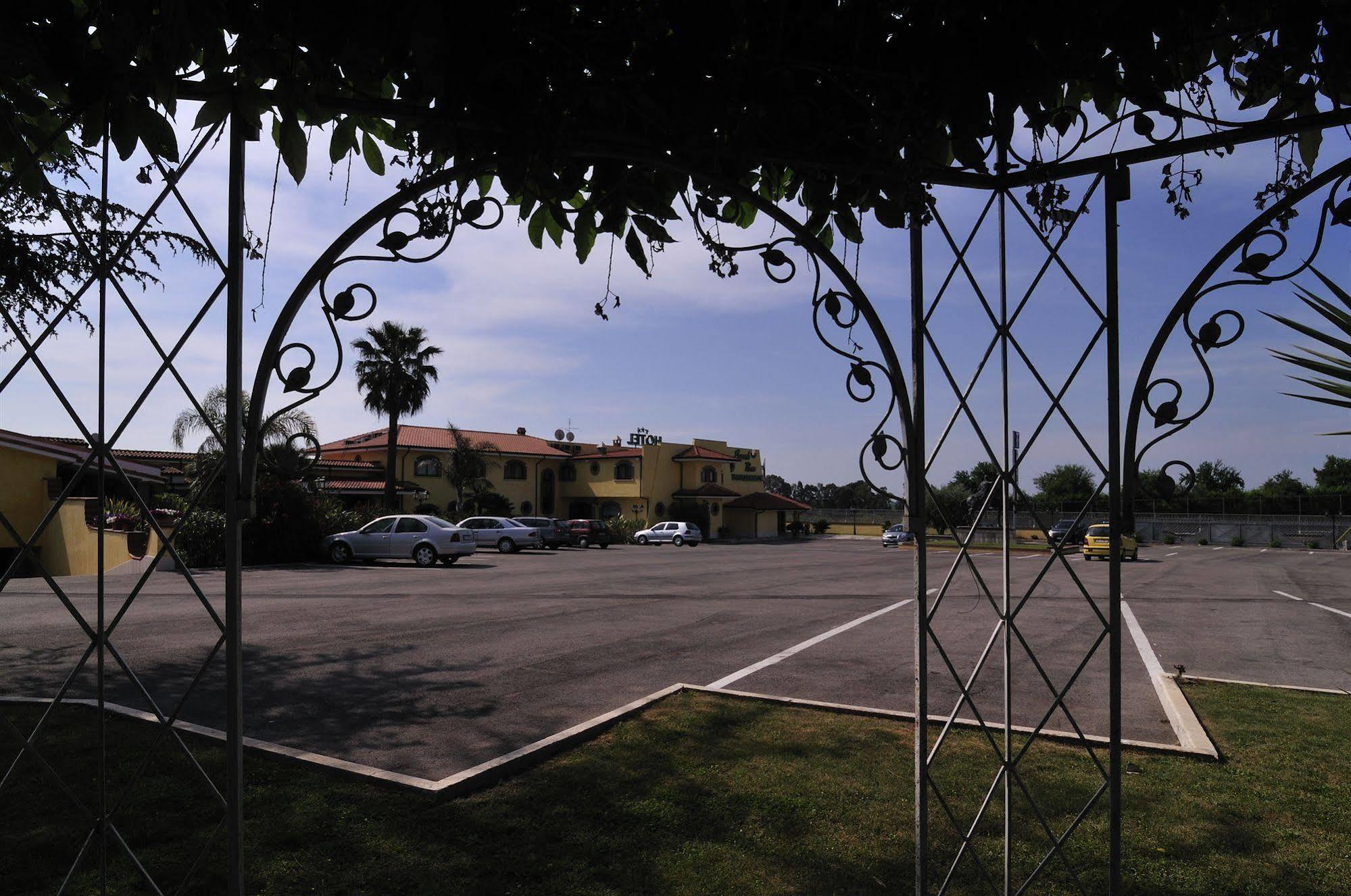 La Locanda Del Cavaliere Borgo Montello Exteriör bild