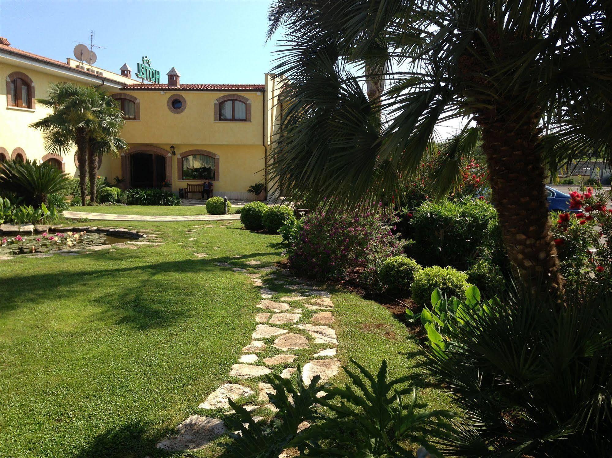 La Locanda Del Cavaliere Borgo Montello Exteriör bild